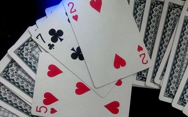 Cách chia bài được liêng cơ bản