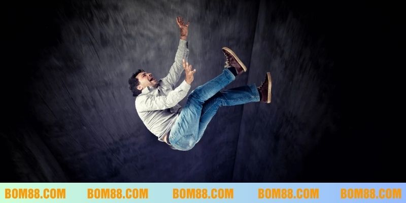 Mơ thấy rơi xuống vực bị mắc lại là điềm lành